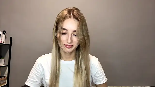 Snapshot of SweetCatherine chatting on 09-30-25, 11:59 SweetCatherine online show from 09-30-25, 11:59