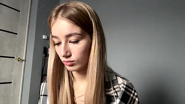 Snapshot of SweetCatherine chatting on 10-13-25, 06:13 SweetCatherine online show from 10-13-25, 06:13