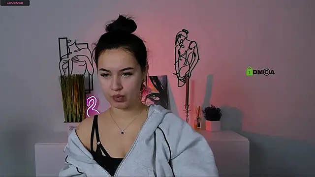 Snapshot of vivy_star1 chatting on 10-19-25, 08:59 vivy star1 online show from 10-19-25, 08:59