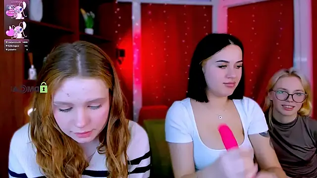 Snapshot of vivy_star1 chatting on 02-25-26, 12:20 vivy star1 online show from 02-25-26, 12:20