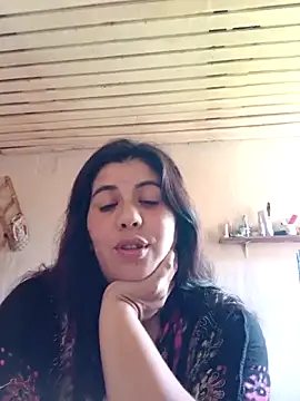 Snapshot of Benditofetiche chatting on 12-05-25, 06:04 Benditofetiche online show from 12-05-25, 06:04