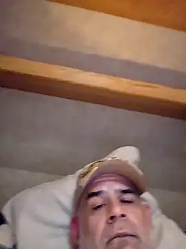 Snapshot of DeeBestEver chatting on 10-11-25, 08:29 DeeBestEver online show from 10-11-25, 08:29