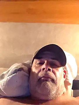 Snapshot of DeeBestEver chatting on 11-01-25, 01:24 DeeBestEver online show from 11-01-25, 01:24