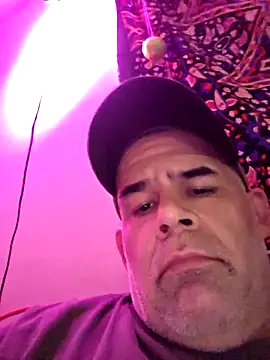 Snapshot of DeeBestEver chatting on 11-12-25, 01:11 DeeBestEver online show from 11-12-25, 01:11