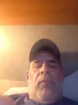 Snapshot of DeeBestEver chatting on 11-15-25, 10:04 DeeBestEver online show from 11-15-25, 10:04