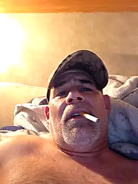 Snapshot of DeeBestEver chatting on 11-19-25, 04:51 DeeBestEver online show from 11-19-25, 04:51