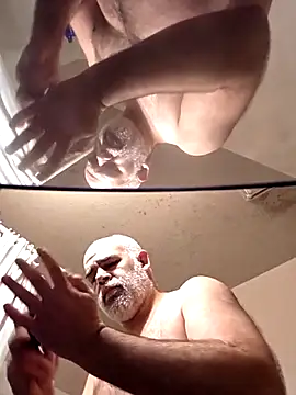 Snapshot of DeeBestEver chatting on 12-04-25, 10:40 DeeBestEver online show from 12-04-25, 10:40