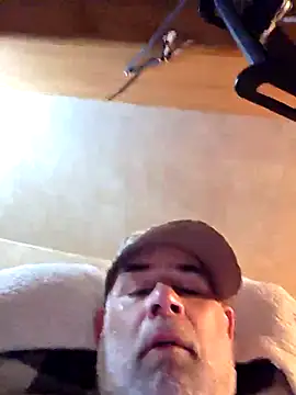 Snapshot of DeeBestEver chatting on 12-22-25, 01:24 DeeBestEver online show from 12-22-25, 01:24