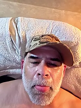 Snapshot of DeeBestEver chatting on 12-22-25, 02:36 DeeBestEver online show from 12-22-25, 02:36