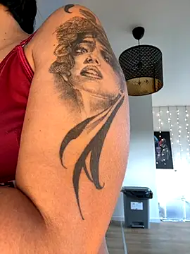 LaPetiteKim online show from 10-24-25, 12:01