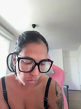 LaPetiteKim online show from 04-27-26, 12:14