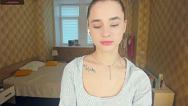 Snapshot of JinnyMcie chatting on 11-09-25, 10:02 JinnyMcie online show from 11-09-25, 10:02