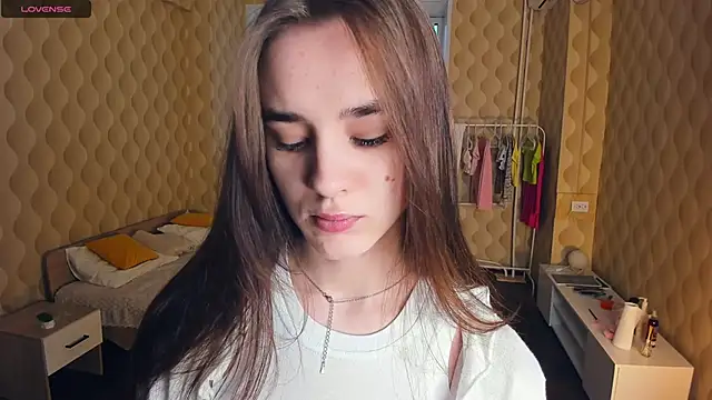 Snapshot of JinnyMcie chatting on 12-21-25, 12:12 JinnyMcie online show from 12-21-25, 12:12