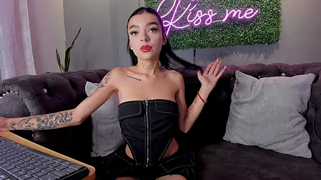 scarlettvelvet  online show from 10-10-25, 03:11