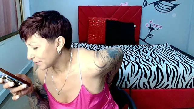 Charlotte  Gray online show from 10-15-25, 03:28