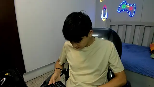 StiwenTwink online show from 11-26-25, 12:39