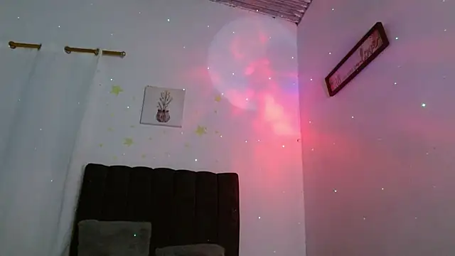 ManuelaDelgado online show from 12-04-25, 10:57