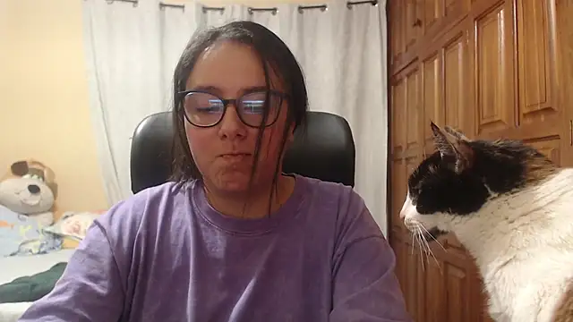 Snapshot of Venus_cat_ chatting on 04-08-26, 02:22 Venus cat online show from 04-08-26, 02:22