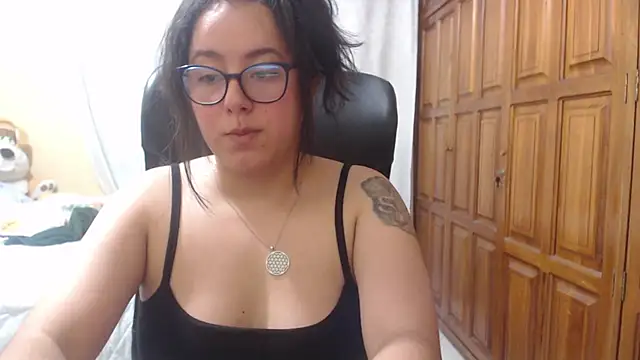 Snapshot of Venus_cat_ chatting on 04-09-26, 06:19 Venus cat online show from 04-09-26, 06:19