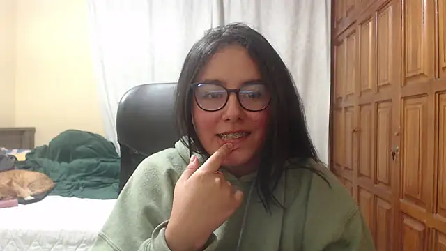Snapshot of Venus_cat_ chatting on 04-17-26, 11:19 Venus cat online show from 04-17-26, 11:19
