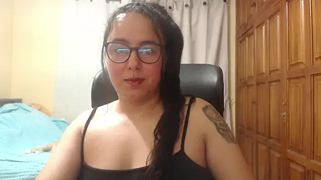 Snapshot of Venus_cat_ chatting on 06-14-26, 04:36 Venus cat online show from 06-14-26, 04:36