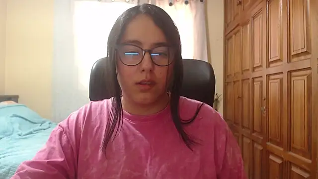 Snapshot of Venus_cat_ chatting on 06-20-26, 02:53 Venus cat online show from 06-20-26, 02:53
