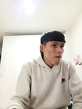 Snapshot of mazo18 chatting on 01-06-26, 04:27 mazo18 online show from 01-06-26, 04:27