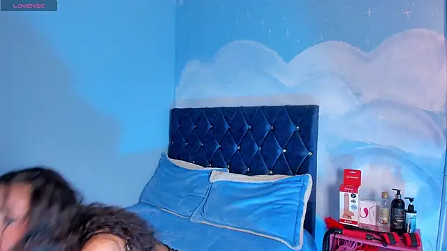 laylaa fox online show from 10-07-25, 07:00