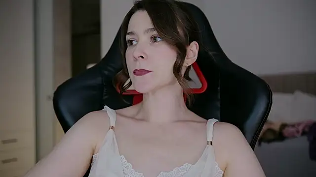 Snapshot of WowHelloAlice chatting on 03-15-26, 11:44 WowHelloAlice online show from 03-15-26, 11:44