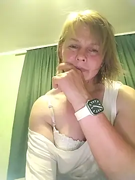 Snapshot of Masha412111 chatting on 06-10-26, 09:35 Masha412111 online show from 06-10-26, 09:35