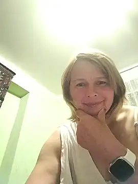 Snapshot of Masha412111 chatting on 06-12-26, 09:25 Masha412111 online show from 06-12-26, 09:25