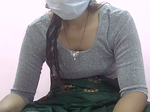 Snapshot of Laila_Cute chatting on 01-12-26, 04:39 Laila Cute online show from 01-12-26, 04:39