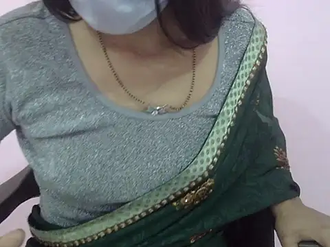 Snapshot of Laila_Cute chatting on 01-13-26, 04:51 Laila Cute online show from 01-13-26, 04:51