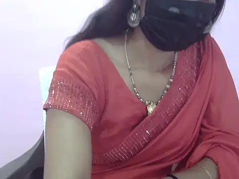 Snapshot of Laila_Cute chatting on 03-27-26, 03:45 Laila Cute online show from 03-27-26, 03:45