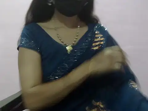 Snapshot of Laila_Cute chatting on 03-27-26, 02:17 Laila Cute online show from 03-27-26, 02:17