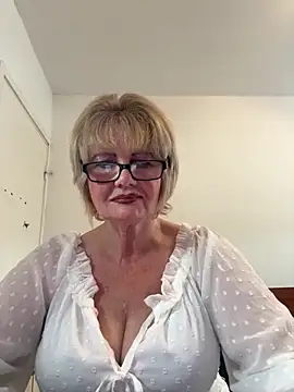 Snapshot of BoloshkaBlonda chatting on 06-19-26, 04:22 BoloshkaBlonda online show from 06-19-26, 04:22