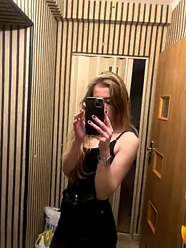 Snapshot of pleasedontpressaredburton chatting on 10-07-25, 06:27 pleasedontpressaredburton online show from 10-07-25, 06:27