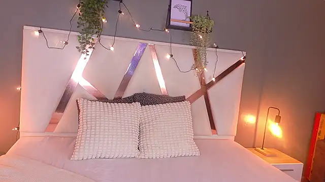 Snapshot of AmarisLenox__ chatting on 10-11-25, 02:44 AmarisLenox online show from 10-11-25, 02:44