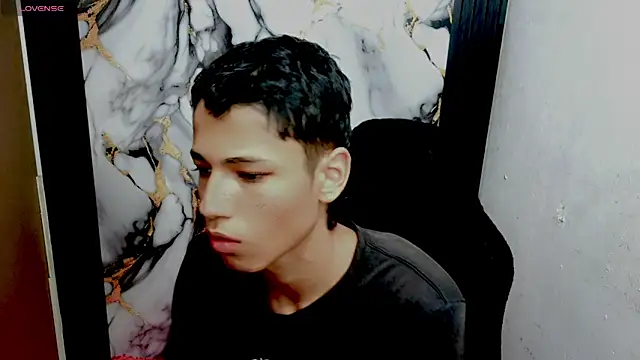 Snapshot of Im_david02 chatting on 02-21-26, 02:56 Im david02 online show from 02-21-26, 02:56