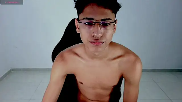 Snapshot of Im_david02 chatting on 04-08-26, 01:11 Im david02 online show from 04-08-26, 01:11