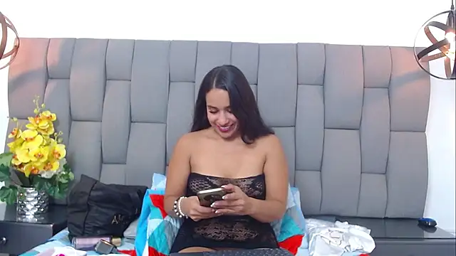 Snapshot of Emilysweet2 chatting on 01-16-26, 06:01 Emilysweet2 online show from 01-16-26, 06:01