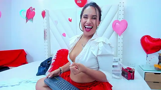 Snapshot of Emilysweet2 chatting on 02-17-26, 06:03 Emilysweet2 online show from 02-17-26, 06:03