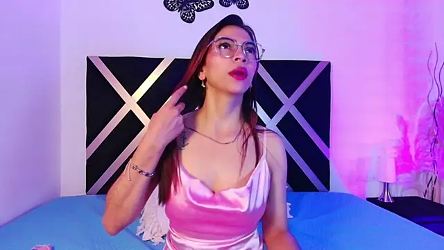 Snapshot of EvangelineBonet chatting on 10-14-25, 12:17 EvangelineBonet online show from 10-14-25, 12:17