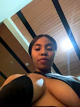 Snapshot of Itanydiorr chatting on 10-15-25, 02:44 Itanydiorr online show from 10-15-25, 02:44