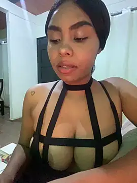 Snapshot of Itanydiorr chatting on 10-30-25, 12:12 Itanydiorr online show from 10-30-25, 12:12