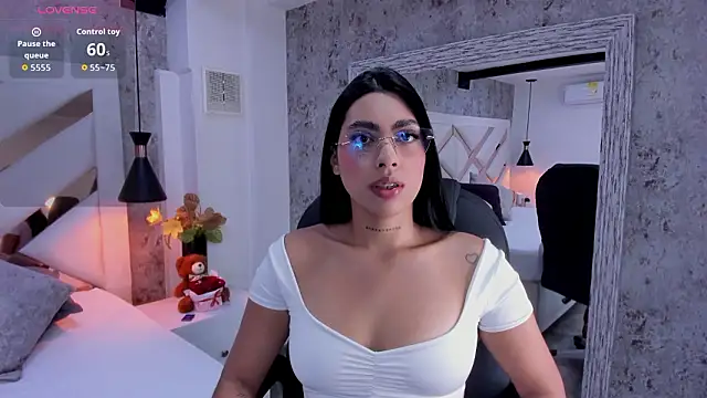 Snapshot of Vanessa_Rain_ chatting on 01-17-26, 06:00 Vanessa Rain online show from 01-17-26, 06:00