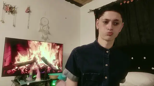 Tyler cat online show from 10-13-25, 11:54