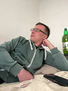 viktor1992-1-1 online show from 03-12-26, 12:00