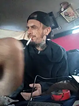 Snapshot of LetMeLiqU chatting on 11-01-25, 03:03 LetMeLiqU online show from 11-01-25, 03:03