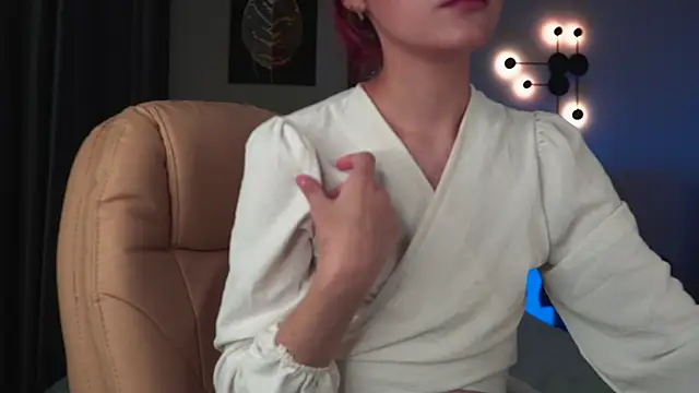 ElizabethMilller  online show from 10-06-25, 10:18